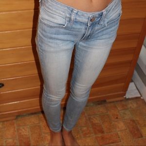 american eagle light wash jeans
